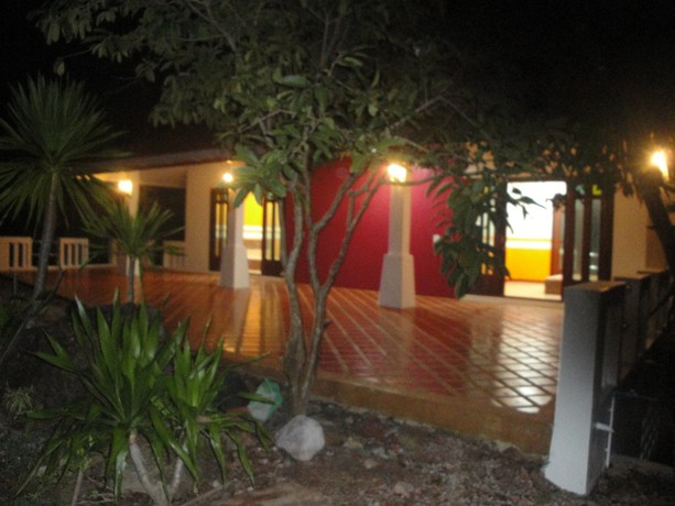 Imagen de los exteriores del Hotel Phupha Resort. Foto 14