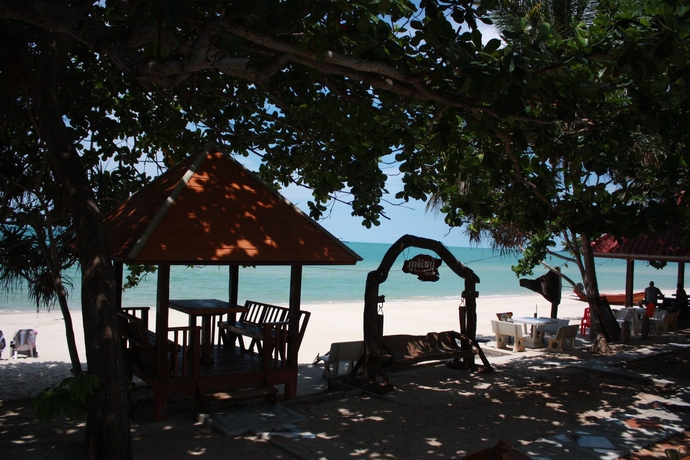 Imagen de los exteriores del Hotel Phuphat Resort. Foto 16