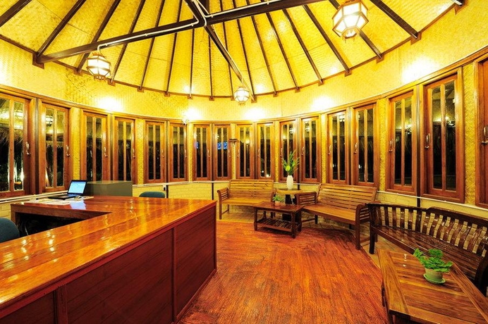 Imagen de los interiores del Hotel Phuphaya Seaview Resort. Foto 10