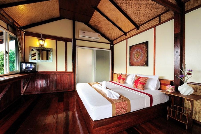 Imagen general del Hotel Phuphaya Seaview Resort. Foto 7