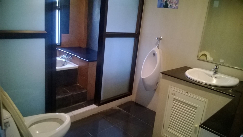 Imagen de la habitación del Hotel Phurahong Homestay. Foto 15