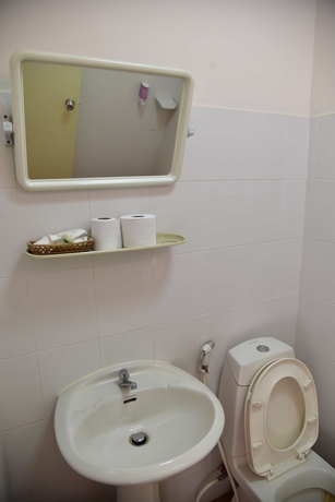 Imagen de la habitación del Hotel Phuranya Resort. Foto 8