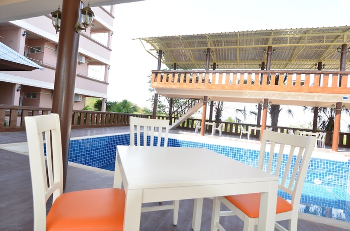 Imagen de la piscina del Hotel Phuranya Resort. Foto 19