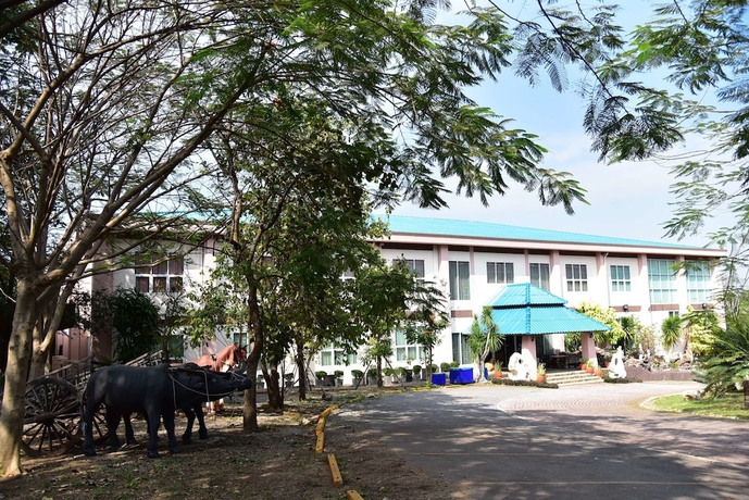 Imagen de los exteriores del Hotel Phuranya Resort. Foto 10