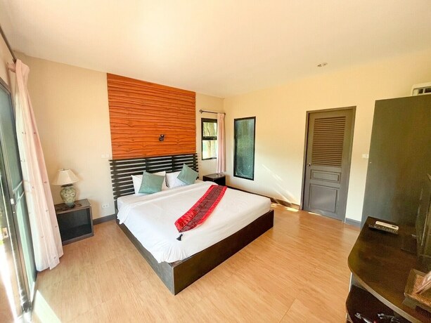 Imagen de la habitación del Hotel Phureenun Resort. Foto 17