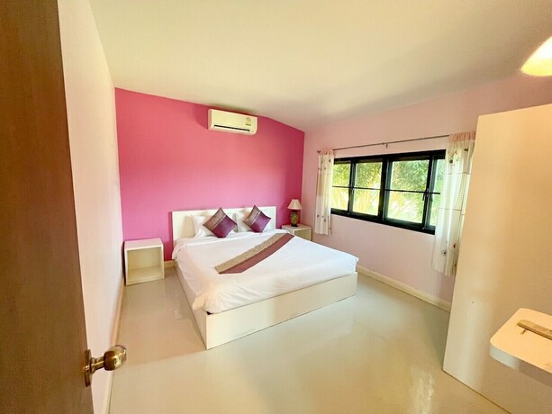 Imagen de la habitación del Hotel Phureenun Resort. Foto 19