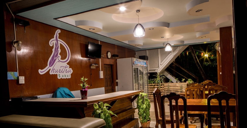 Imagen del bar/restaurante del Hotel Phuritra Sabai Resort Koh Lipe. Foto 4