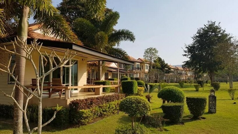 Imagen de los exteriores del Hotel Phutarafah Resort. Foto 27