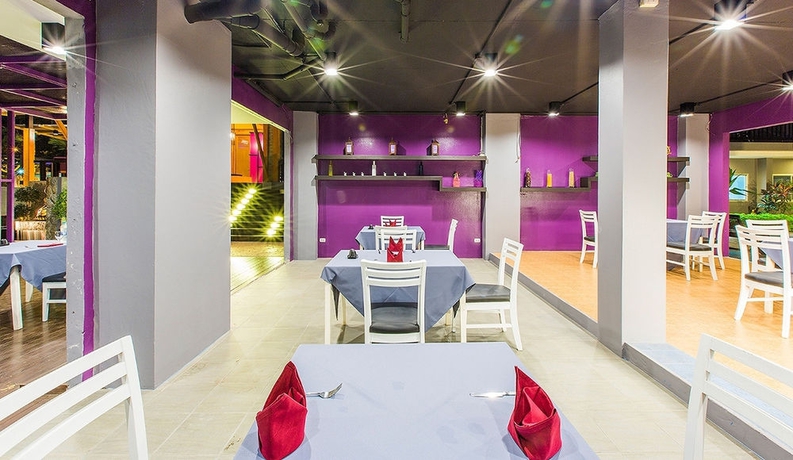 Imagen del bar/restaurante del Hotel Phuvaree Resort. Foto 4