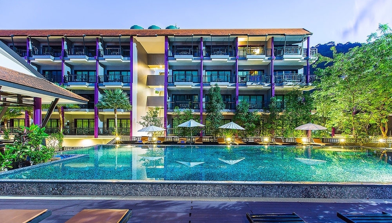 Imagen de la piscina del Hotel Phuvaree Resort. Foto 16