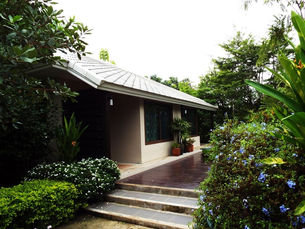 Imagen de los exteriores del Hotel Phuwanalee Resort. Foto 9