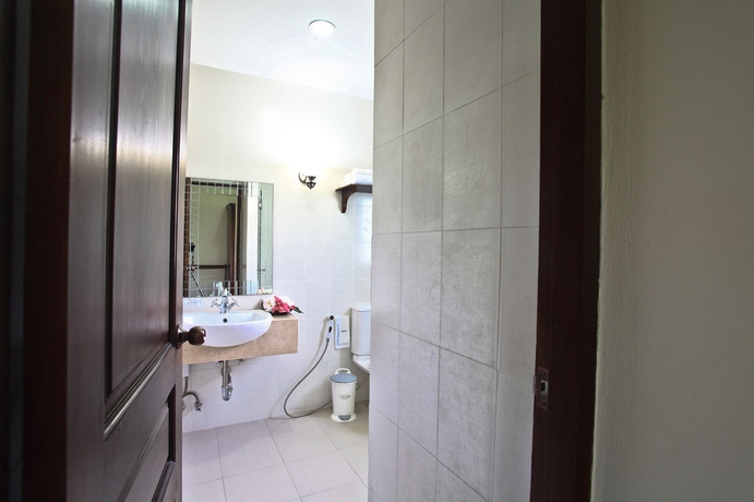 Imagen de la habitación del Hotel Phuwanalee Resort. Foto 8