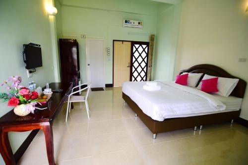 Imagen de la habitación del Hotel Phuwiang Grand Hotel. Foto 9