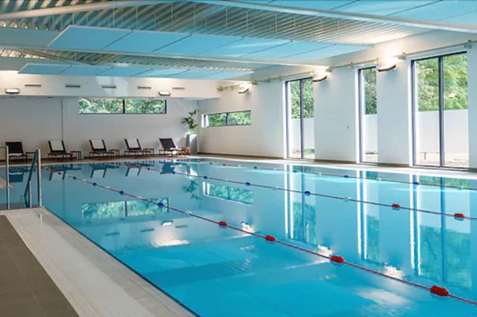 Imagen de la piscina del Hotel Phyllis Court Members Club. Foto 20