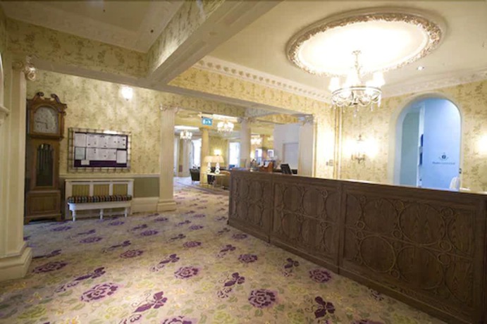 Imagen de los interiores del Hotel Phyllis Court Members Club. Foto 18