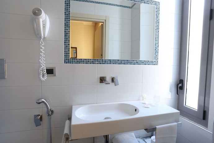 Imagen de la habitación del Hotel Piacenza. Foto 11