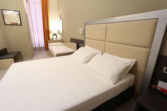 Imagen de la habitación del Hotel Piacenza, Mil&aacute;n. Foto 9