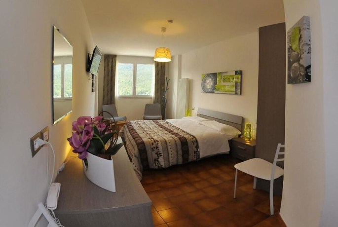 Imagen de la habitación del Hotel Pian Castello. Foto 15