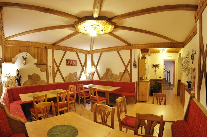 Imagen del bar/restaurante del Hotel Pian Castello. Foto 10