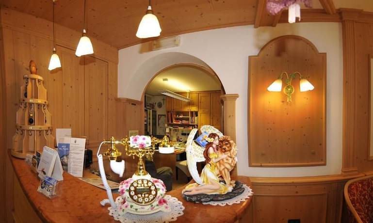Imagen de los interiores del Hotel Pian Castello. Foto 18