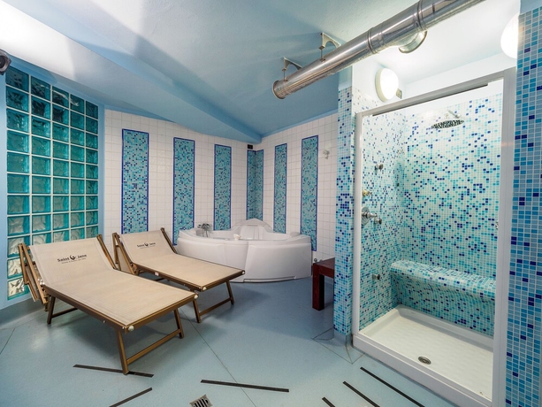 Imagen de los interiores del Hotel Piandineve. Foto 17