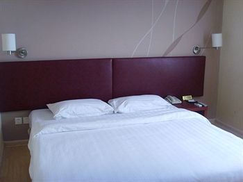 Imagen general del Hotel Piao Home Inn Qianmen. Foto 1