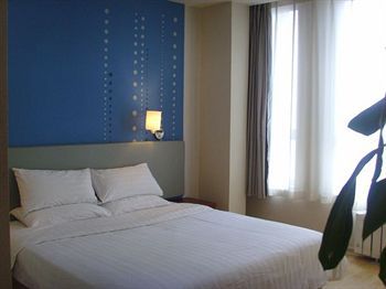 Imagen general del Hotel Piao Home Inn Qianmen. Foto 4
