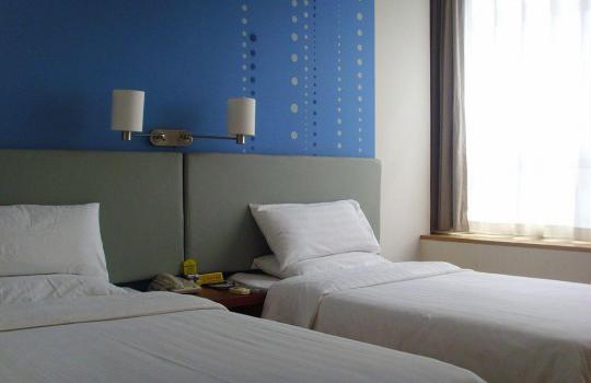 Imagen general del Hotel Piao Home Inn Qianmen. Foto 7