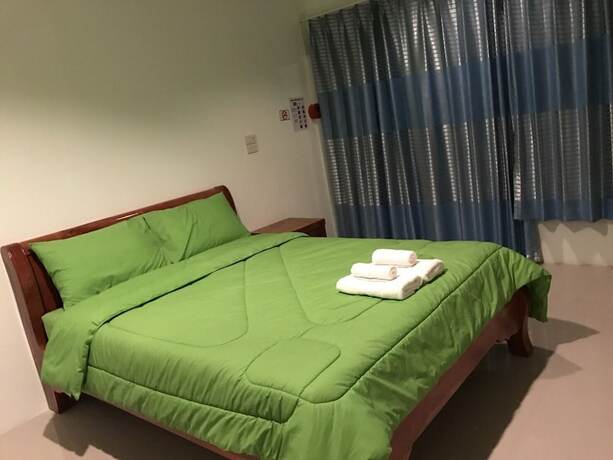 Imagen de la habitación del Hotel Piarnsri Resort. Foto 27