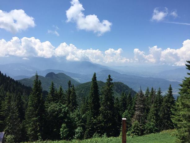 Imagen de los exteriores del Hotel Piatra Mare. Foto 10