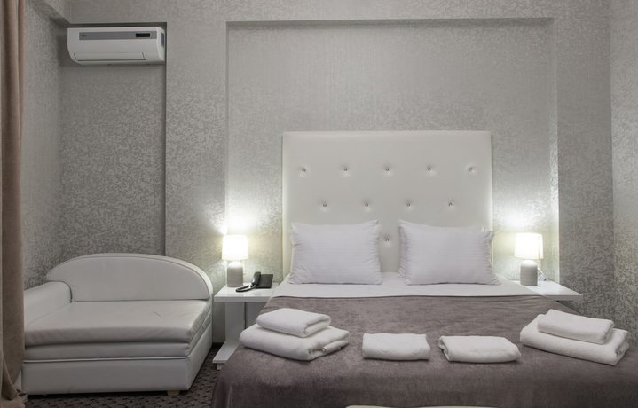 Imagen de la habitación del Hotel Piazza, Tbilisi. Foto 2