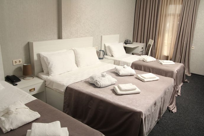Imagen de la habitación del Hotel Piazza, Tbilisi. Foto 3