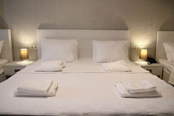 Imagen de la habitación del Hotel Piazza, Tbilisi. Foto 6