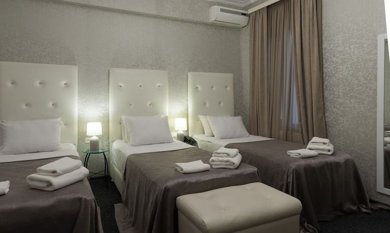 Imagen de la habitación del Hotel Piazza, Tbilisi. Foto 7