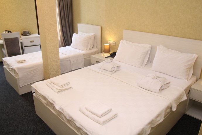 Imagen de la habitación del Hotel Piazza, Tbilisi. Foto 9