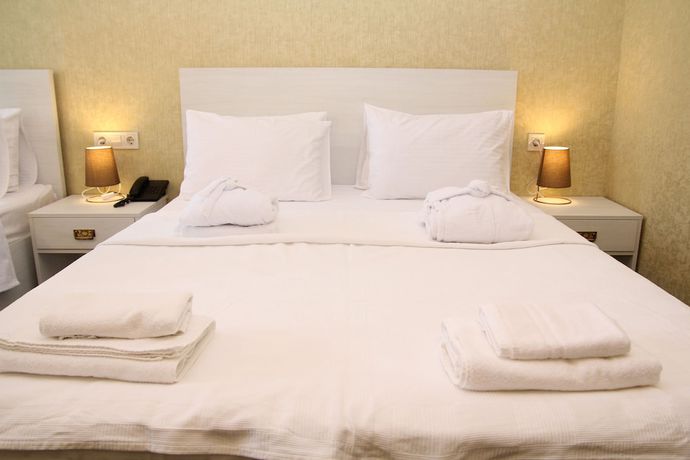 Imagen de la habitación del Hotel Piazza, Tbilisi. Foto 12