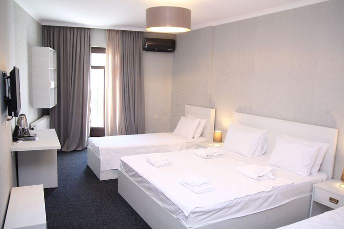 Imagen de la habitación del Hotel Piazza, Tbilisi. Foto 13