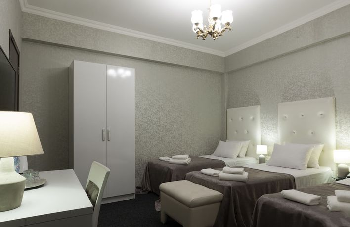 Imagen de la habitación del Hotel Piazza, Tbilisi. Foto 14