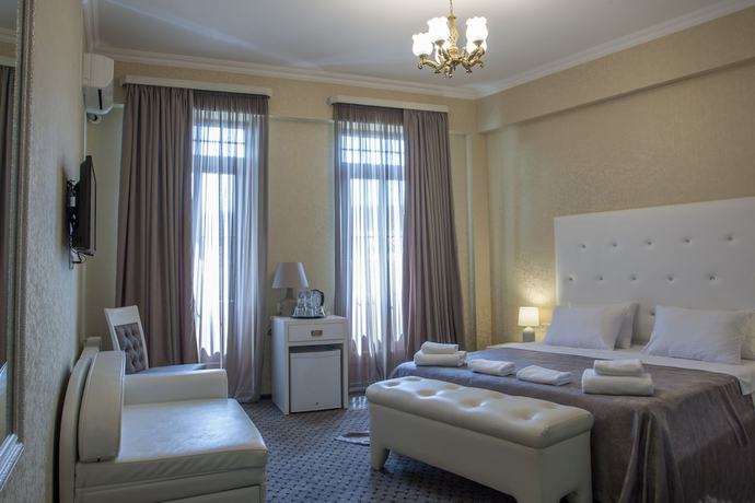 Imagen de la habitación del Hotel Piazza, Tbilisi. Foto 16