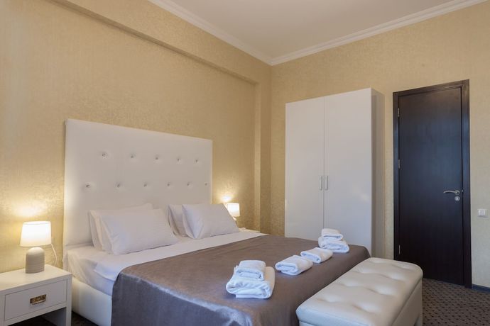 Imagen de la habitación del Hotel Piazza, Tbilisi. Foto 17