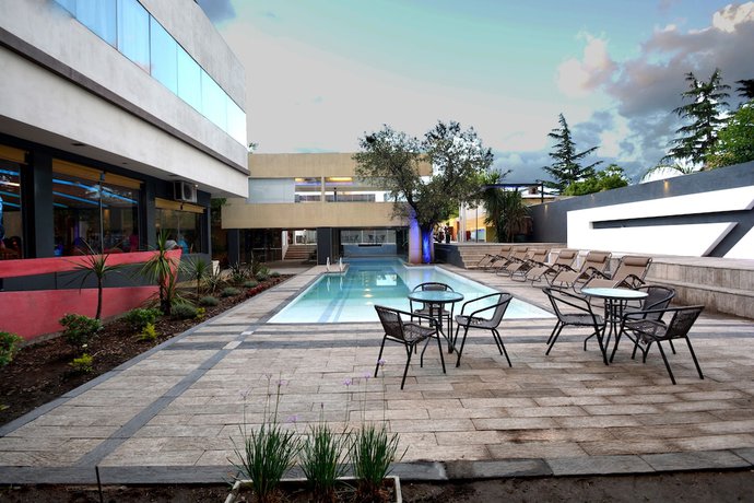 Imagen de la piscina del Hotel Piazza, VILLA CARLOS PAZ. Foto 14