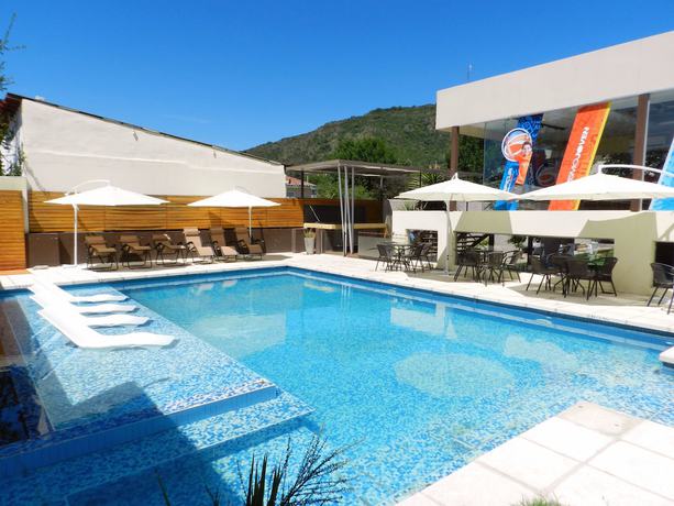 Imagen de la piscina del Hotel Piazza, VILLA CARLOS PAZ. Foto 16