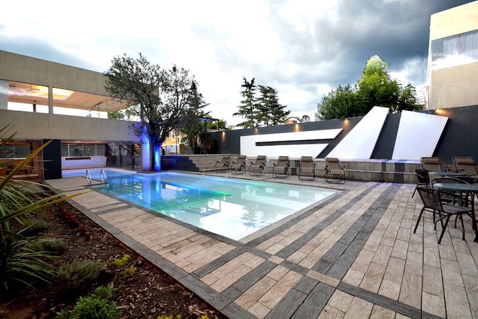 Imagen de la piscina del Hotel Piazza, VILLA CARLOS PAZ. Foto 17