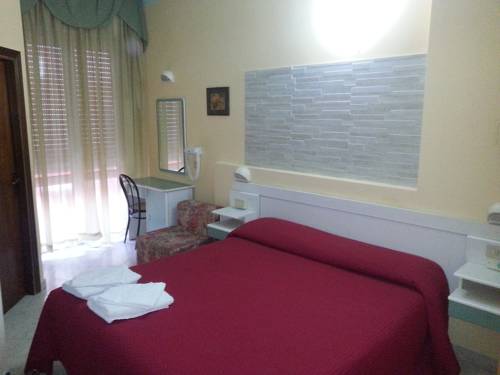 Imagen de la habitación del Hotel Picador. Foto 15
