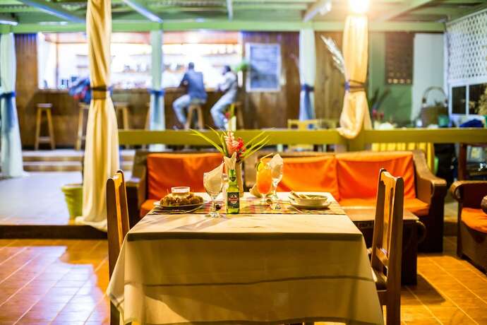 Imagen del bar/restaurante del Hotel Picard Beach Cottages. Foto 16