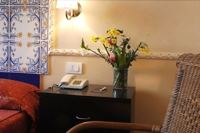 Imagen de la habitación del Hotel Picasso, Roma. Foto 4