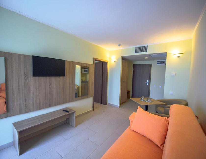 Imagen general del Hotel Piccadilly, MAMAIA. Foto 17