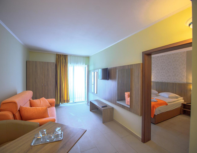 Imagen general del Hotel Piccadilly, MAMAIA. Foto 18