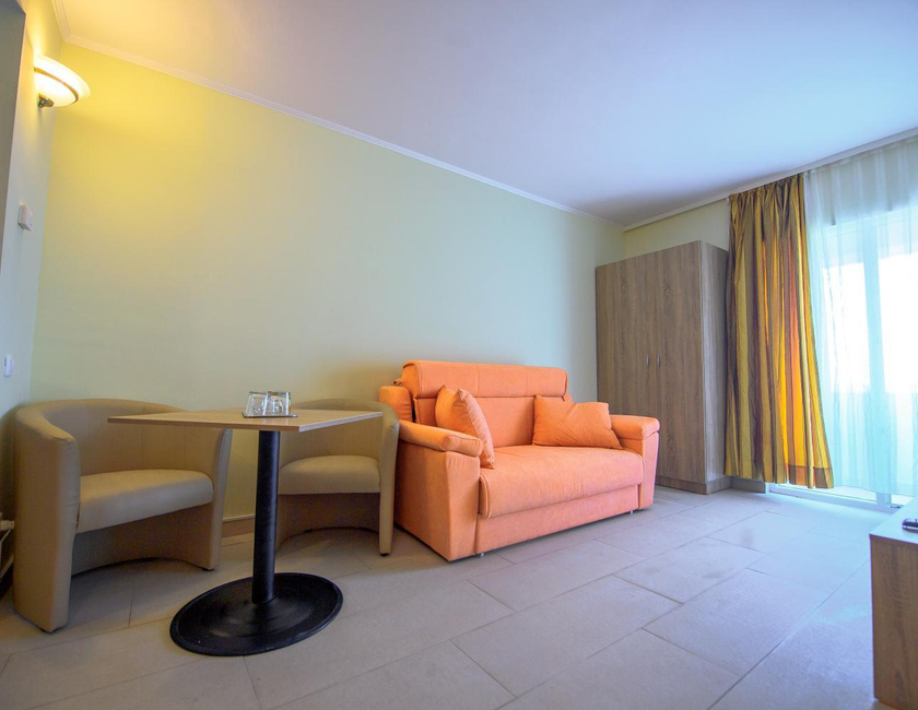 Imagen general del Hotel Piccadilly, MAMAIA. Foto 19