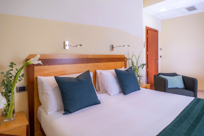 Imagen de la habitación del Hotel Piccadilly Suites and Rooms. Foto 14